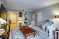 Victorian Elegance: 2 Bedroom w/ King Beds off Park Ave