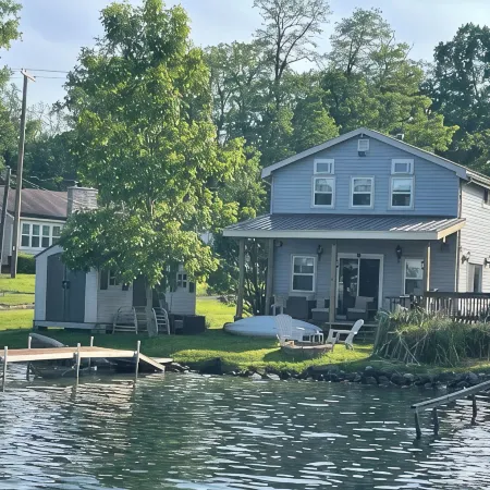 Private Lakefront! New May - June Savings. AC, Kayaks, Fishing, Pontoon Optional