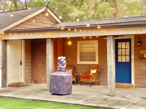 The Little Manor on 7th, secluded cottage moments from Historic Downtown Laurel