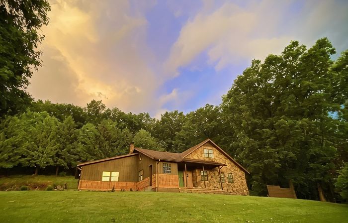 Whispering Pines Retreat-Newly Renovated Countryside Home