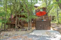Enchanting Lake Texoma Cabin with Hot Tub - Chalets