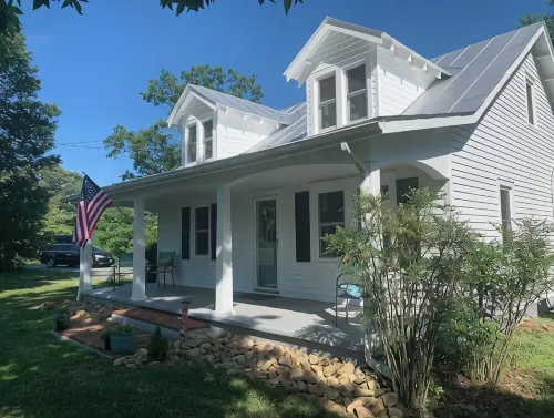 The "Small" House - Homestays