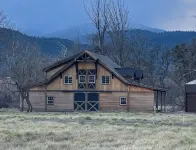 Peaceful, spacious home on 8 acres. Pet-friendly, close town, and a creek! - 3 étoiles