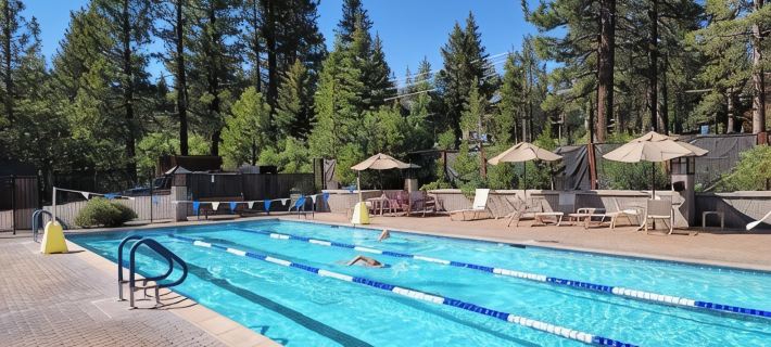 Modern Tahoe Donner Cabin. Hot Tub.  Near Trails, Skiing & Downtown Truckee Hotels in Truckee