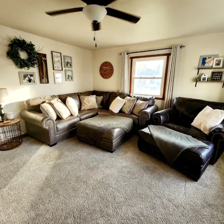 Great for EAA rental!Less than 2.5 miles from EAA grounds!