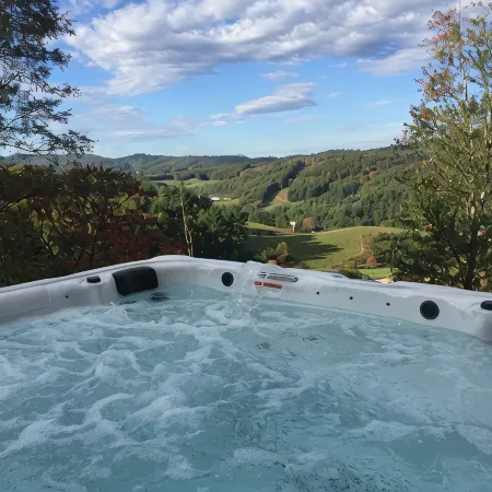 Awesome View 2500 Sqft Decks 8 Person Spa Mins to Blue Ridge Pkway & New River