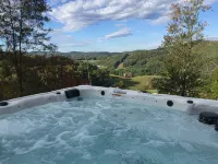 Awesome View 2500 Sqft Decks 8 Person Spa Mins to Blue Ridge Pkway & New River - Wifi