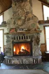 Rustic Country farmhouse on 2 acres close to several lakes. - Homestays