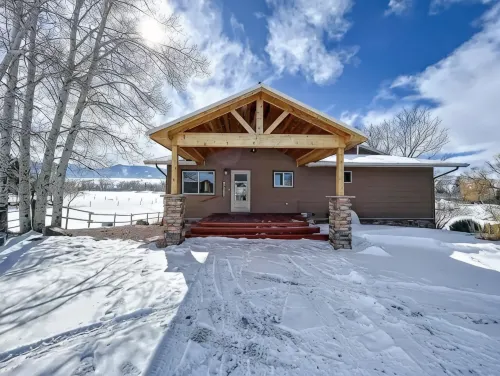 Relaxing Mountain View, 5 Bdr Sleeps 11, 4400 Sqft - Homestays