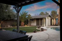 Cozy 4Bd House,10Mins to Las Vegas Strip,20Mins to Airport!Salt Water Pool &Spa! - 私人泳池