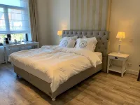 The Hamptons Boutique Hotel Hotels near Citadelpark