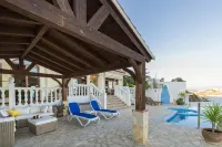 Villa Casa Tomise with private swimming pool and fantastic views - Private Pools