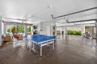 Oasis~2Min Walk to Gulf,3 King+Twin Bunk,Salt Pool+Spa,Golf,Bikes,Bocce+Cornhole - Wi-Fi
