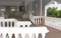 Beachfront Villa in Cupecoy Bay – Serene, Modern & Romantic Honeymoon Escape