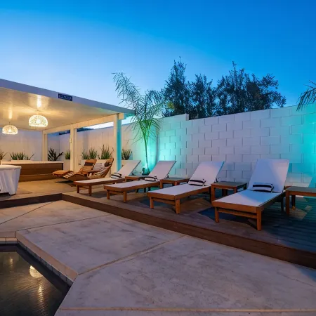 5Bd Desert Oasis Sleeps 13. Cold Plunge, Heated Pool, Jacuzzi, Games, +Amenites