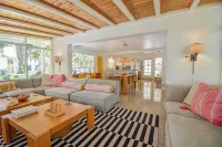 Midcentury Modern 3 Br - with Pool in Sarasota, Close to Beaches VR25-00134 - مسبح خاص