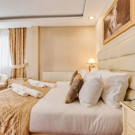 Twins Hotel Отели рядом с достопримечательностью «Парк Кугулу»