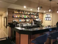 Canterbury International Hotel - bar