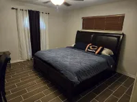 Charming 3-bedroom house in lovely McAllen with AC, WiFi, Swimming pool. - บังกะโล