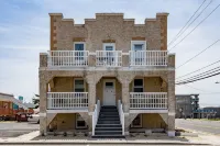 Seaside Suite • 30 Sec Walk to Beach & Boardwalk • Coastal Getaway