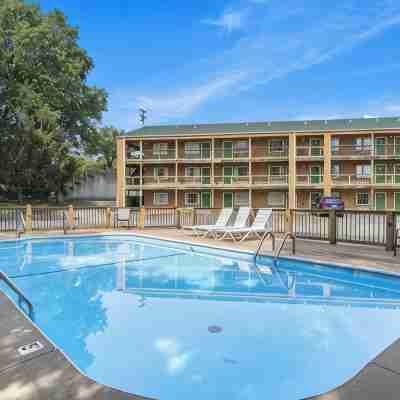 New Room by Silver Dollar City + Shuttle + Pool Fitness & Recreational Facilities