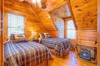 Cabin with Mountain & Lake Views, Fire Pit, WiFi, AC, EV Charger, Pond/Fountain - 3つ星