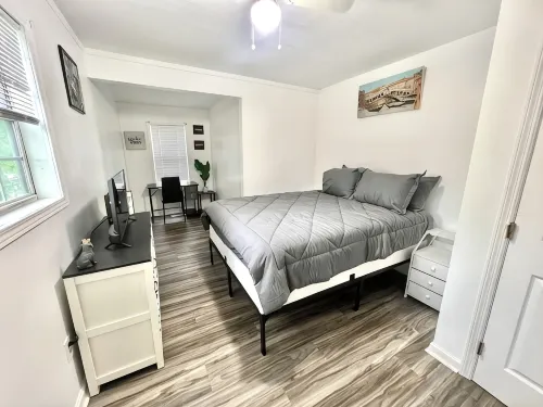 Stainless Steel Retreat in Downtown Athens - Bungalows