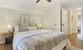 Travelers Rest Cottage near Swamp Rabbit Trail