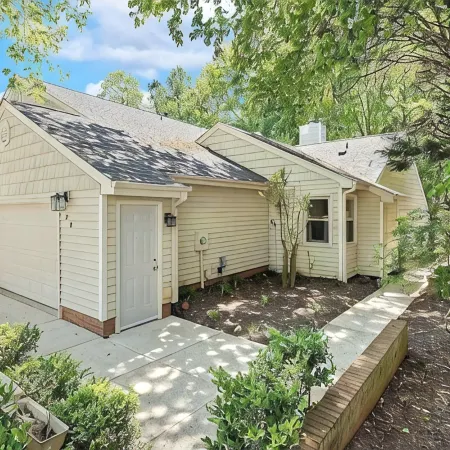 Lazy Lemon; Walk to Koka Booth; Near Wake Med Cary; Well Appointed; Central