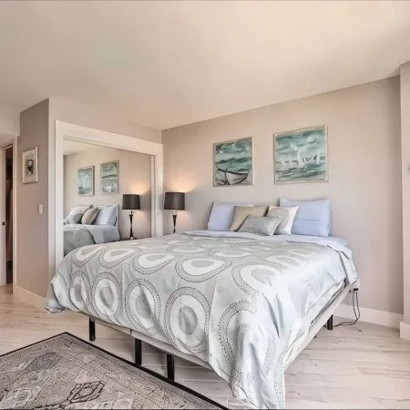Oceanfront, 2 Bed Condo. Pool. Amazing Views from All Rooms of Ocean and Beach