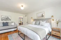 Family compound in North Tacoma!  Large house, guest house, game room, koi pond! - 4-Star