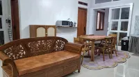 Semesta Luxury Guest House - 4-Star