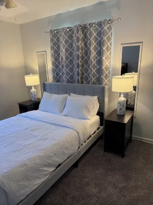 Cozy 3-Bedroom Ranch style house with Huge Backyard & Fire pit
