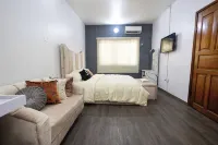 Quiet Suburb 15 mins to airport - 방갈로