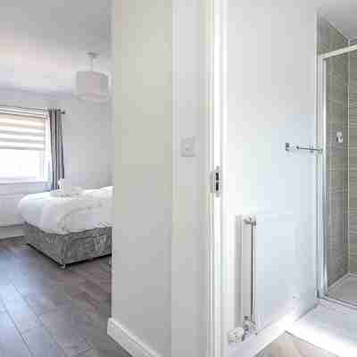 Cozy and modern two-bedroom apartment Rooms