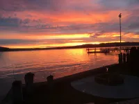 Waterfront Hoodsport Cabin, Hood Canal Beach Oasis