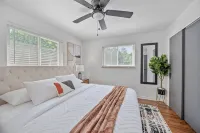 Luxury 5-bedroom House in Charming Cincinnati with Gym, AC, Grill and Smart TVs. - 방갈로