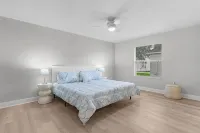 BETTER THAN A 5 STAR HOTEL WITH GOLF CART WHOLE HOUSE TOTALLY REMODELED - 3-Star