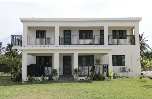 Charming and New 3-bedroom house in awesome Christiansted St.croix with AC, WiFi - Homestays