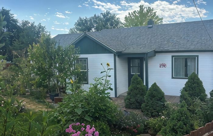 Brilliant 4-bedroom house with AC in Arvada! Family and Pet friendly,