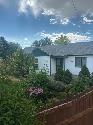 Brilliant 4-bedroom house with AC in Arvada! Family and Pet friendly,