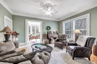 Grand Suite in B&B Historical 1896 Georgian Revival Manor in Green Bay - Jacuzzi