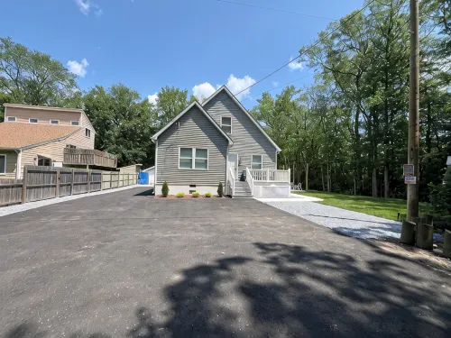 Beach House by the Bay, 9 Car Parking, Linen Included