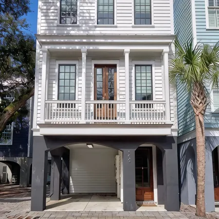 Ten minutes to Beach & Town: Contemporary Living in Historic Old Village