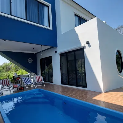 Nest Scape Blu Pool Villa 50m to beach in Cha-am Отели рядом с достопримечательностью «Пляж Чао-Самран»