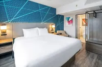 Comfort Suites - parking