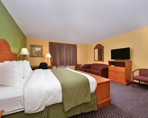 Quality Inn & Suites Grinnell Near University Hotels in Grinnell