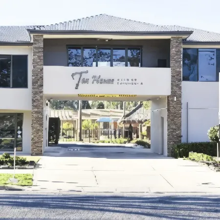 Tea House Motor Inn