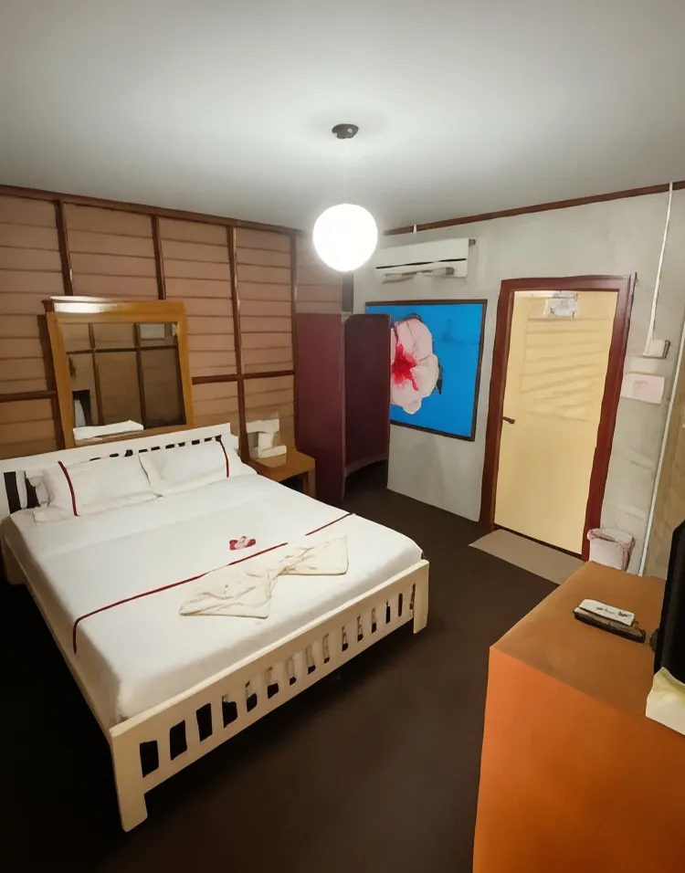ห้องไม้พร้อมเครื่องปรับอากาศ