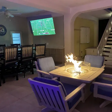 Outstanding pool and outdoor area 5 minute walk to beach!